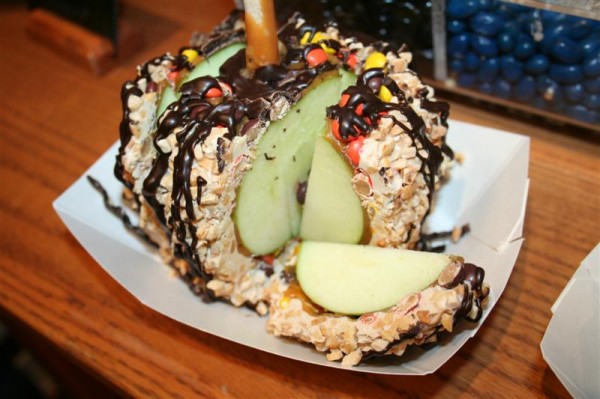 Tweet pictures of food from restaurants or recipes.